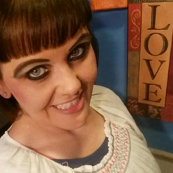 Meet your Posher, Daphne - Picture 6 of 8